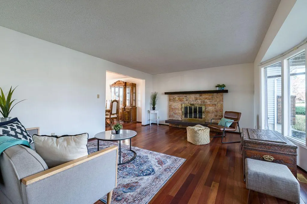 60 Rundlelawn Place NE