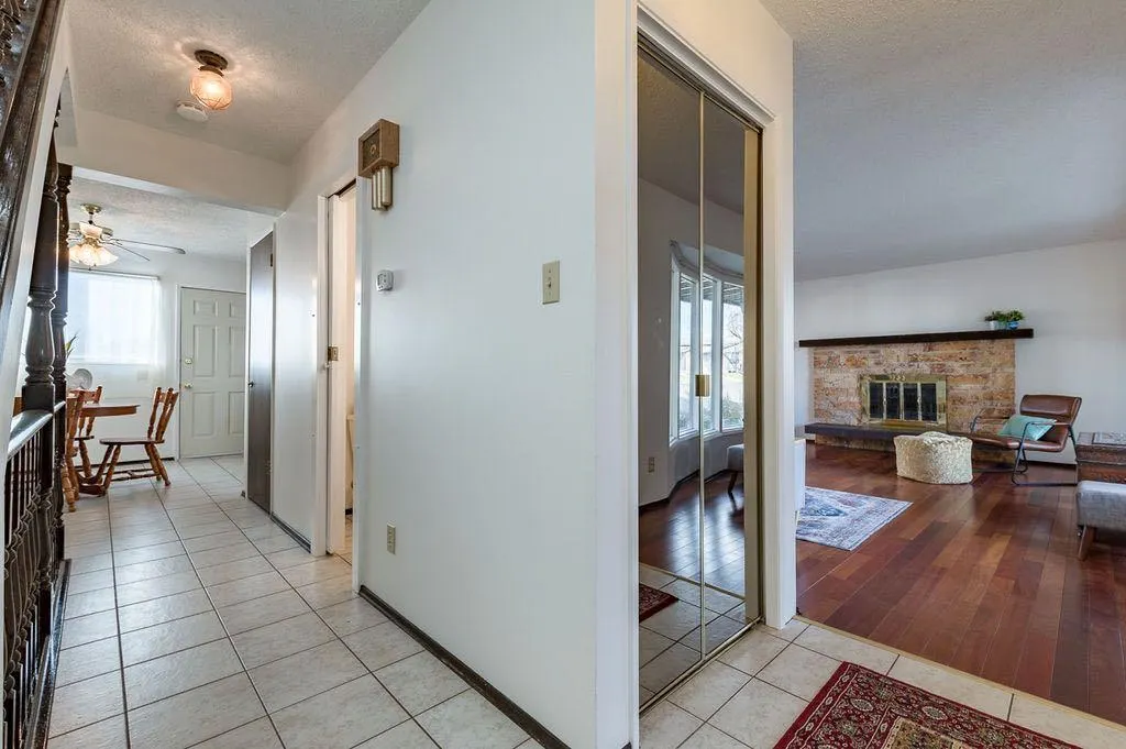 60 Rundlelawn Place NE