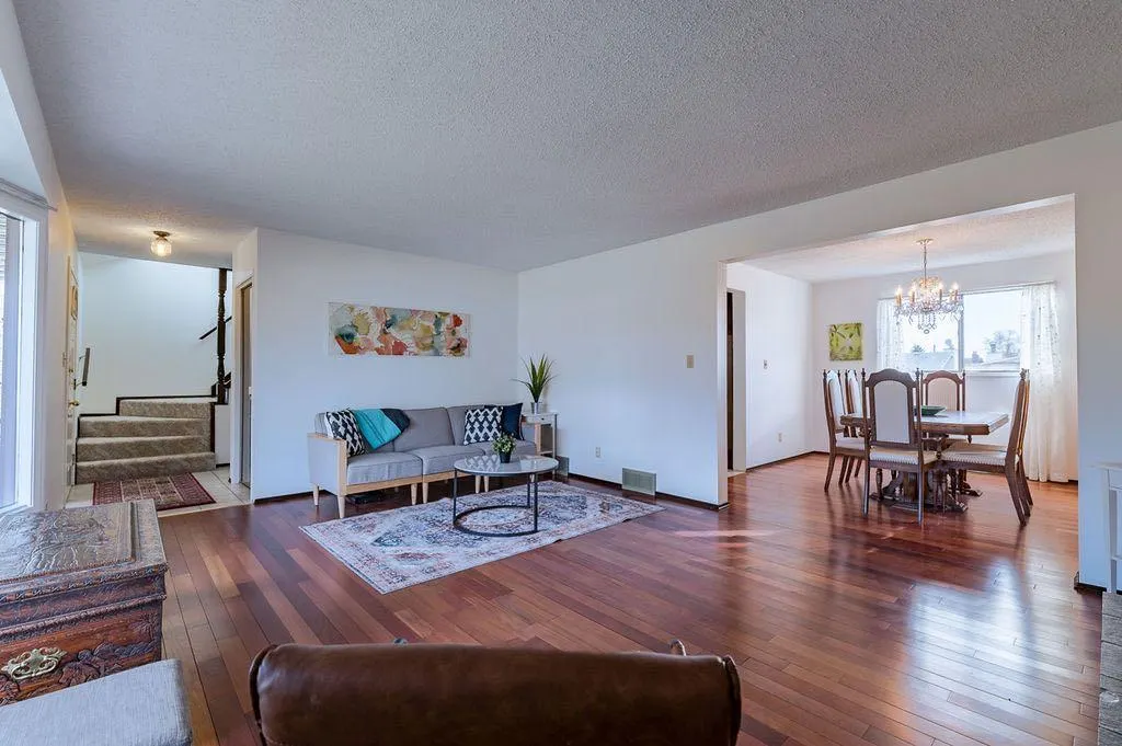 60 Rundlelawn Place NE