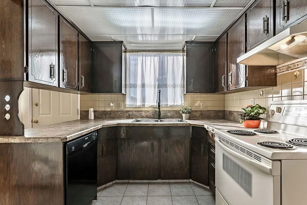 60 Rundlelawn Place NE