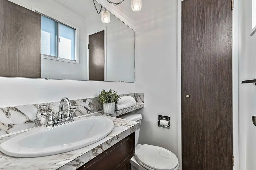 60 Rundlelawn Place NE