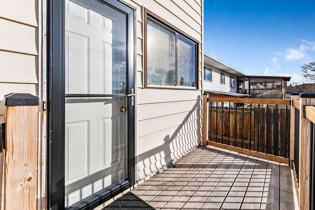 60 Rundlelawn Place NE