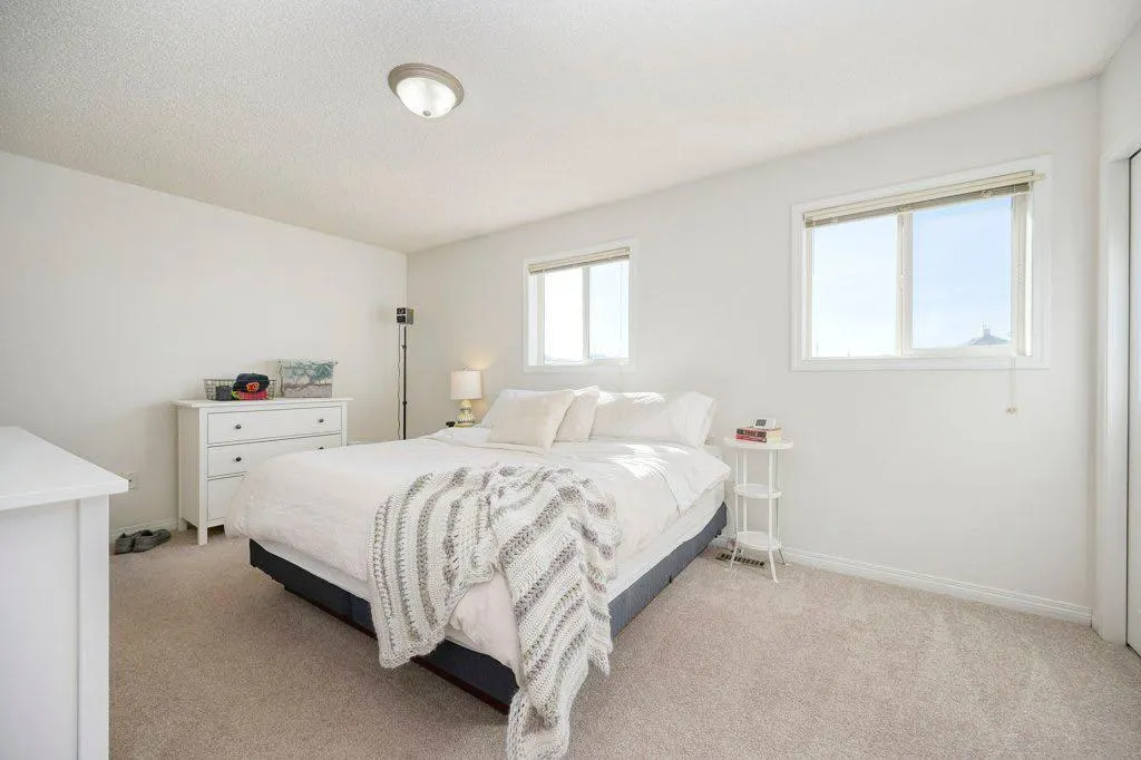 165 Bayside Point SW