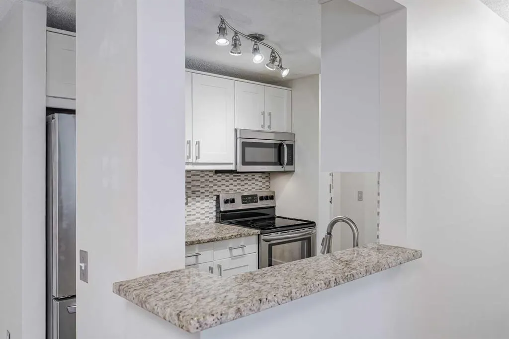 130 25 Avenue SW, #208