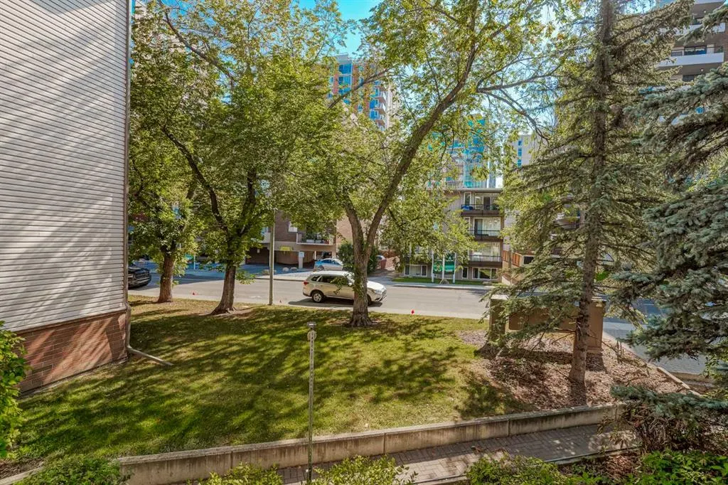 130 25 Avenue SW, #208