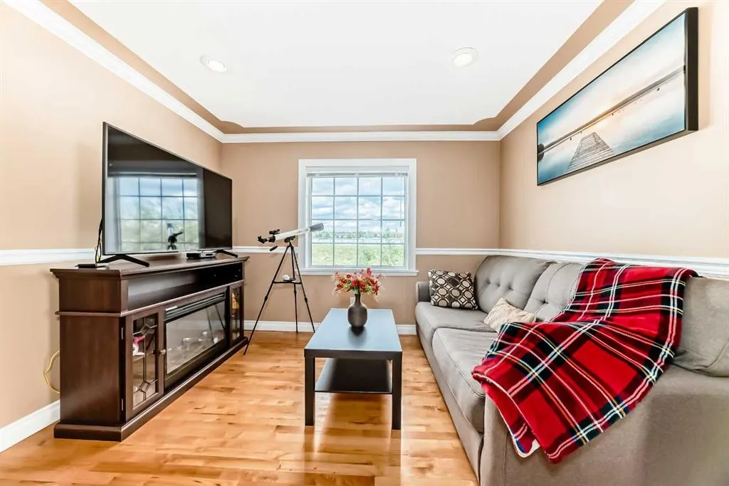 146 Scenic View Close NW