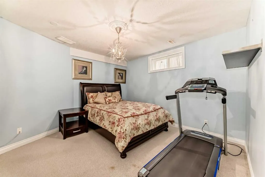 146 Scenic View Close NW