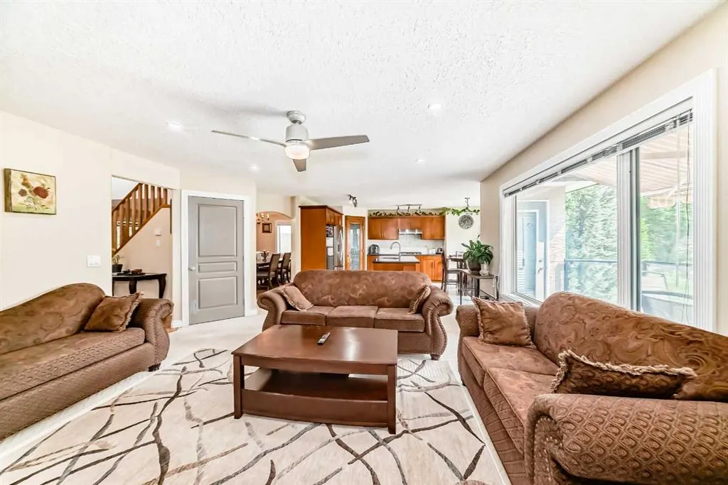 146 Scenic View Close NW