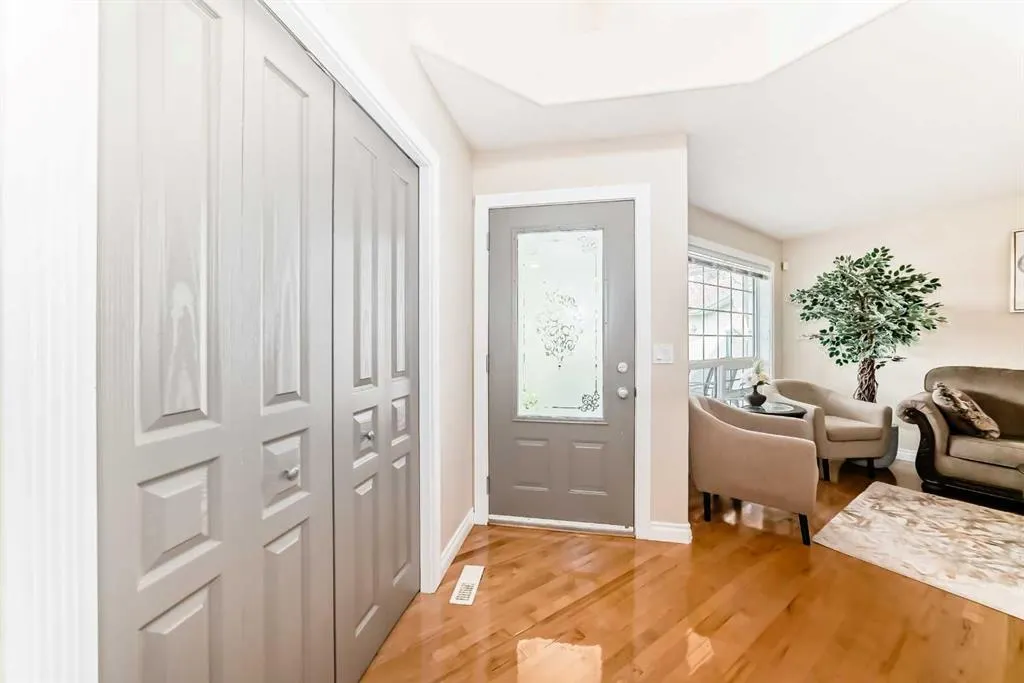 146 Scenic View Close NW