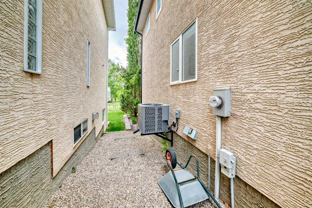 146 Scenic View Close NW