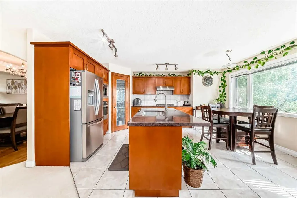 146 Scenic View Close NW