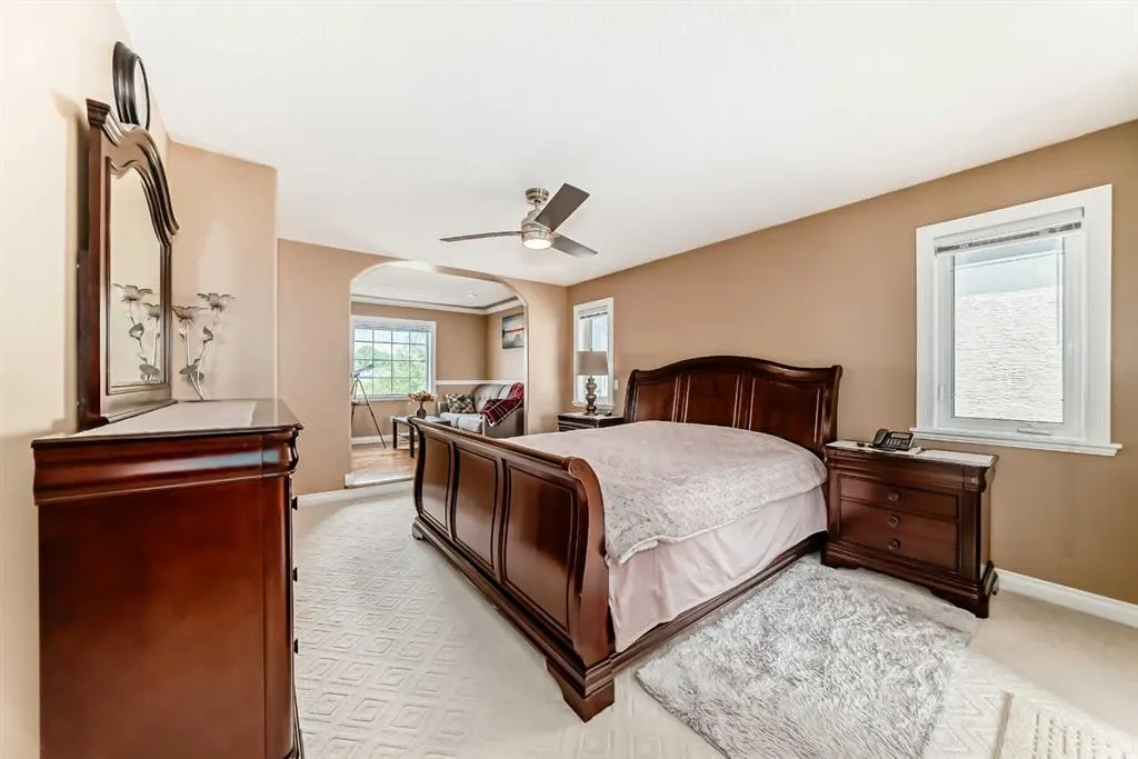 146 Scenic View Close NW