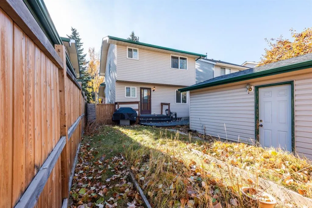 19 Woodglen Grove SW