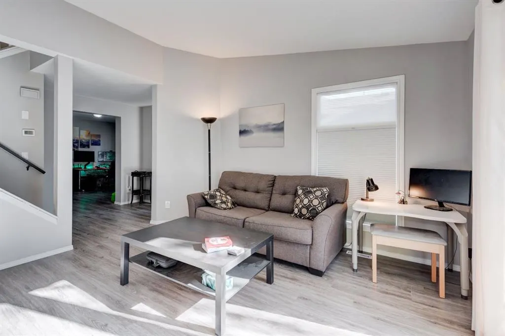 19 Woodglen Grove SW