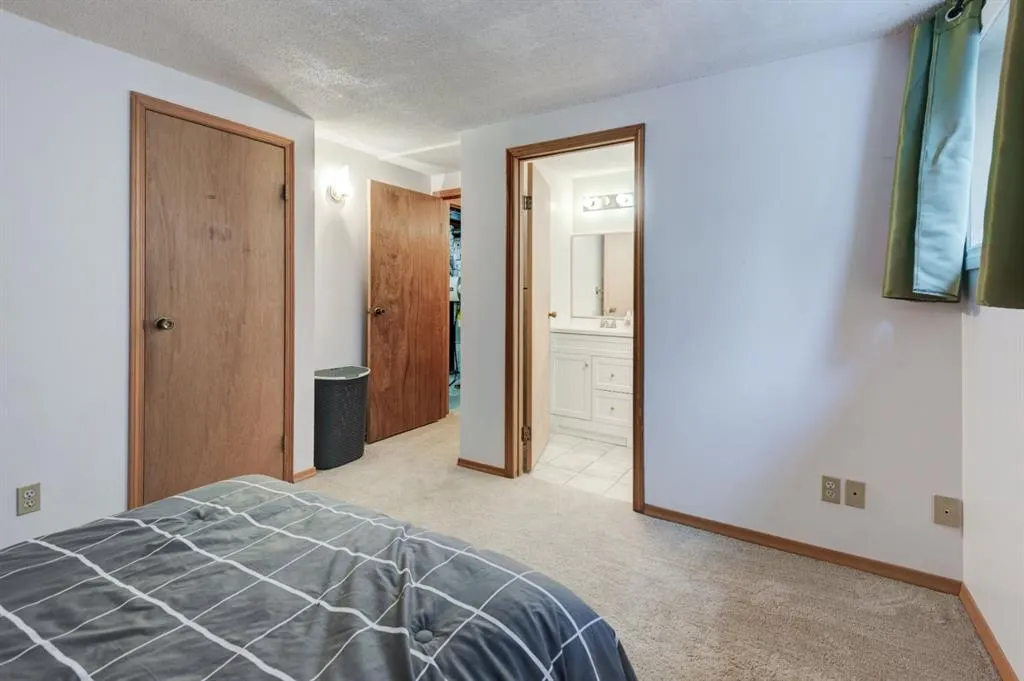 19 Woodglen Grove SW