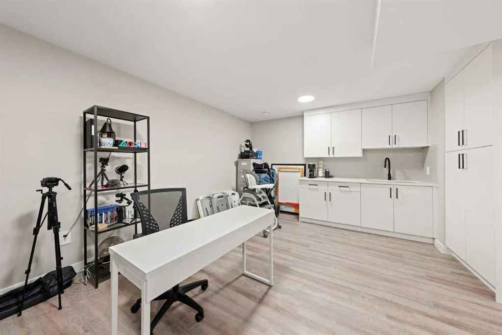 281 Waterford Boulevard