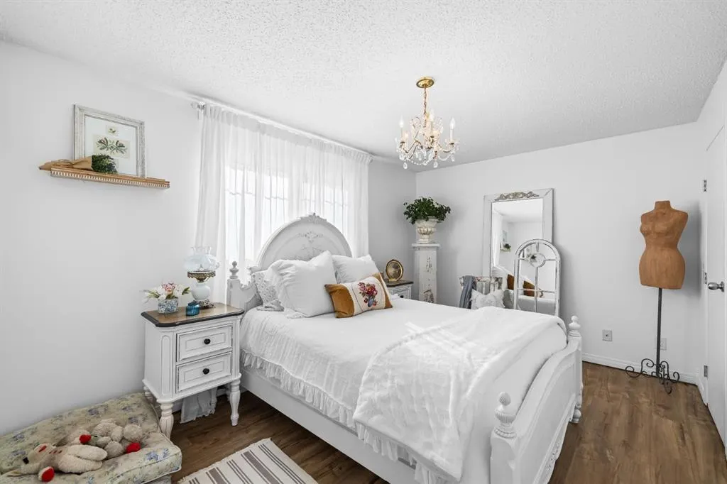 217 Acacia Crescent SE