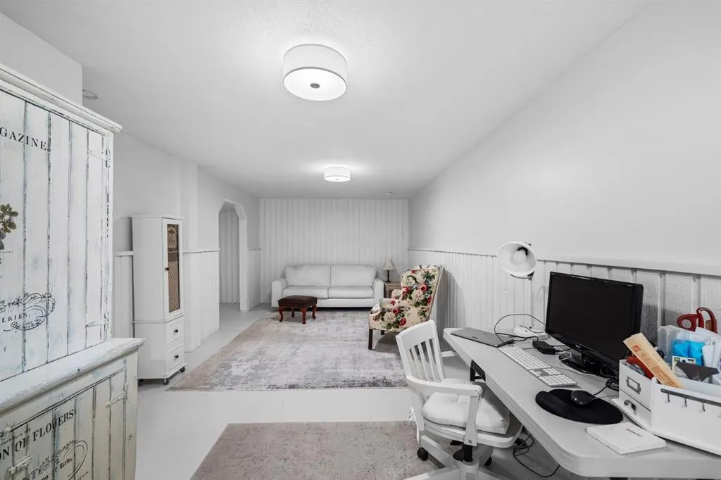 217 Acacia Crescent SE