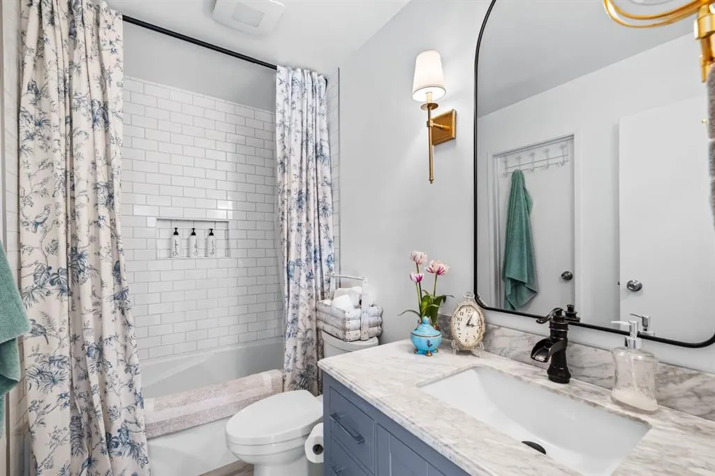 217 Acacia Crescent SE