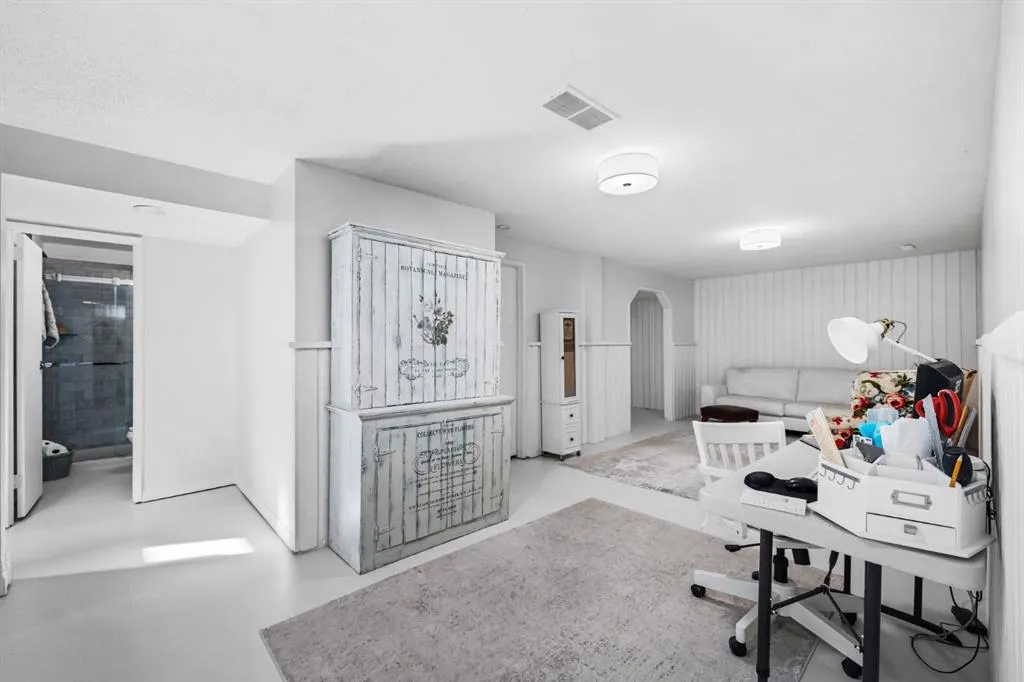 217 Acacia Crescent SE