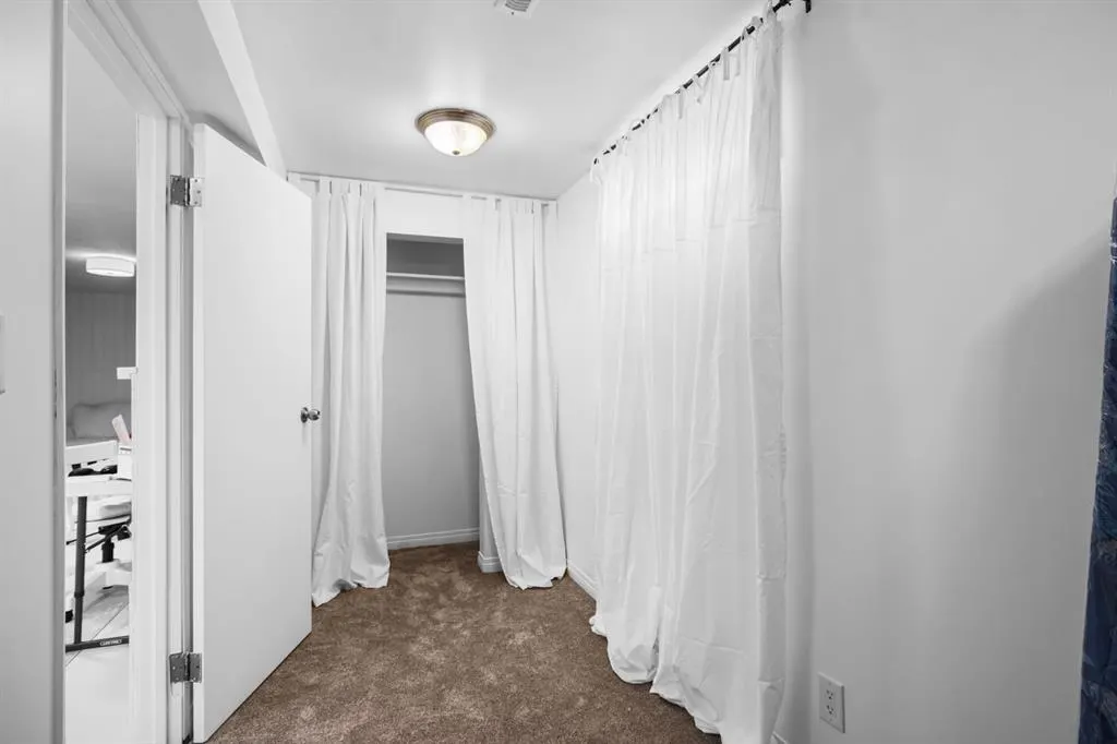 217 Acacia Crescent SE