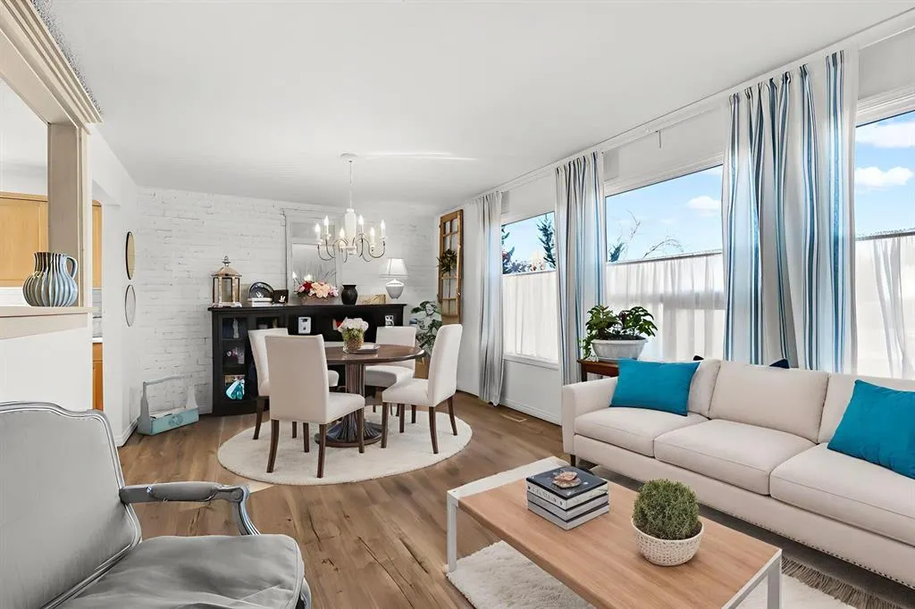 217 Acacia Crescent SE