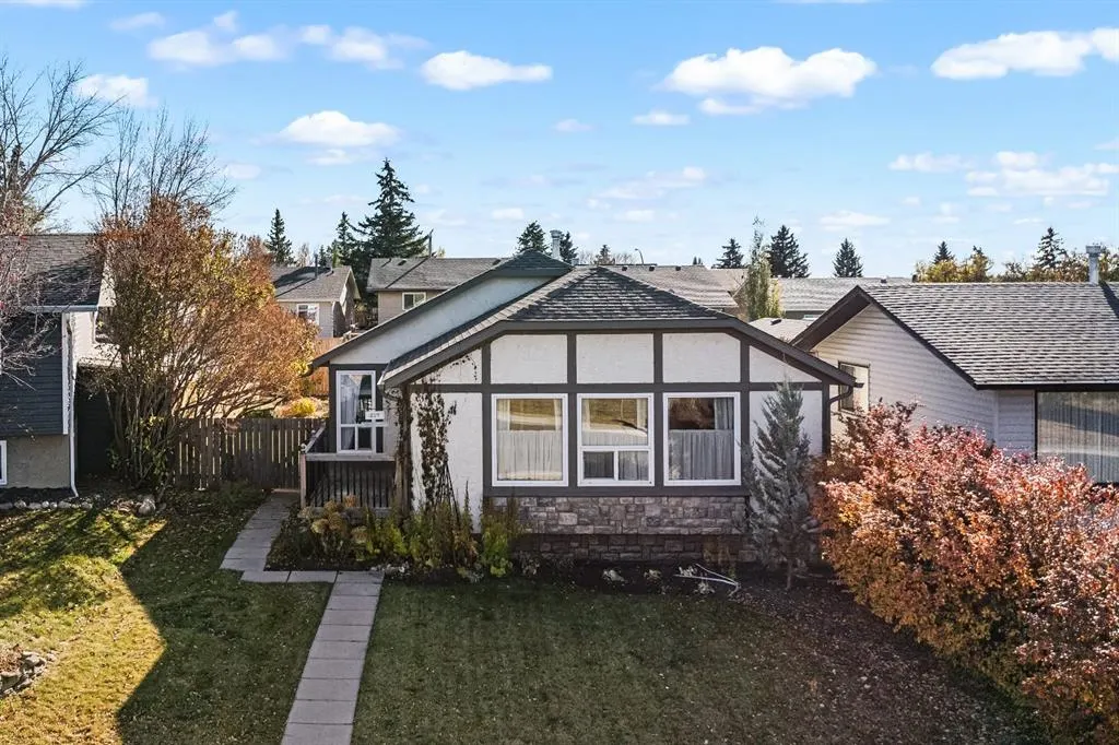 217 Acacia Crescent SE