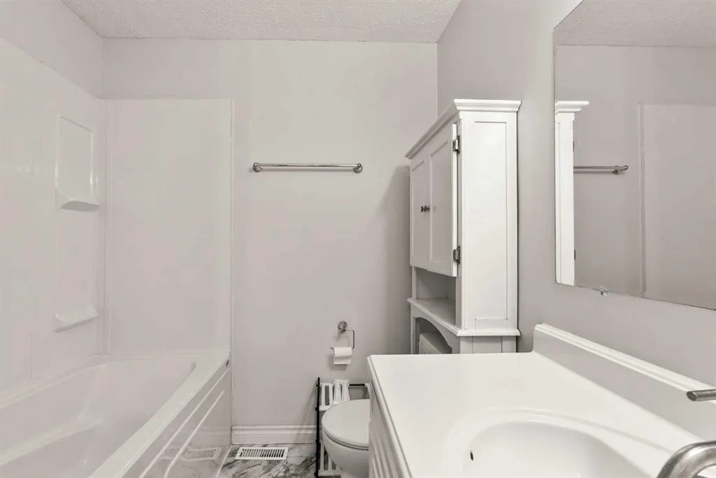 195 Manora Place NE, #4