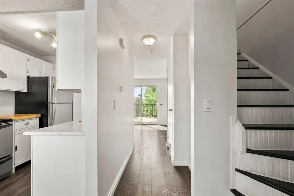 195 Manora Place NE, #4