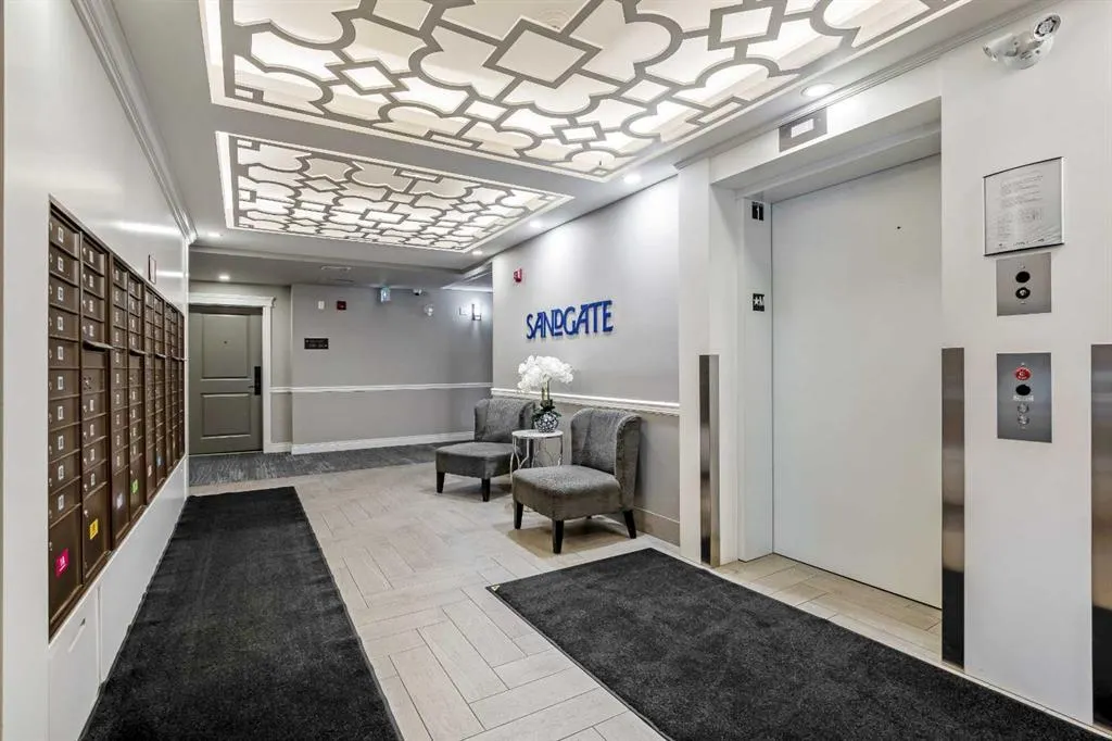 30 Mahogany Mews SE, #402