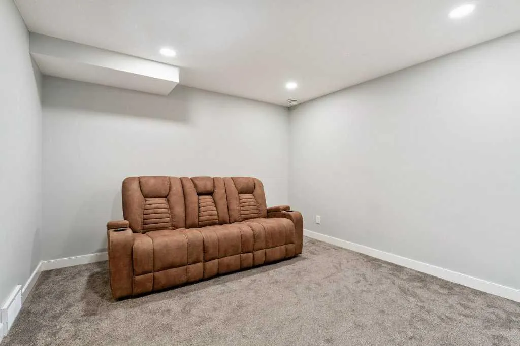 24 Copperpond Park SE