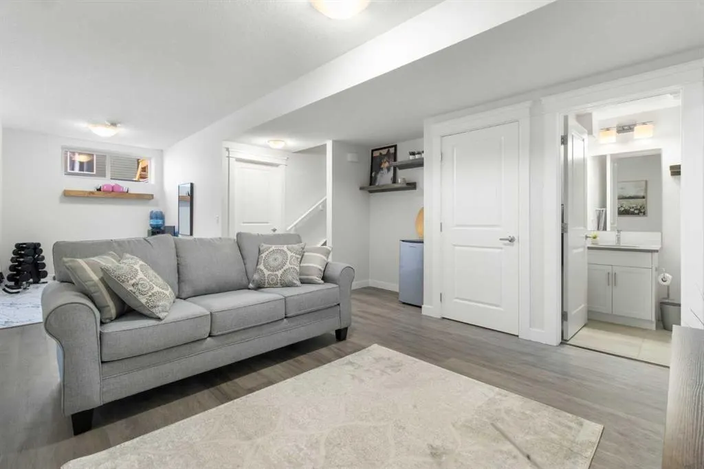 112 Fireside Crescent