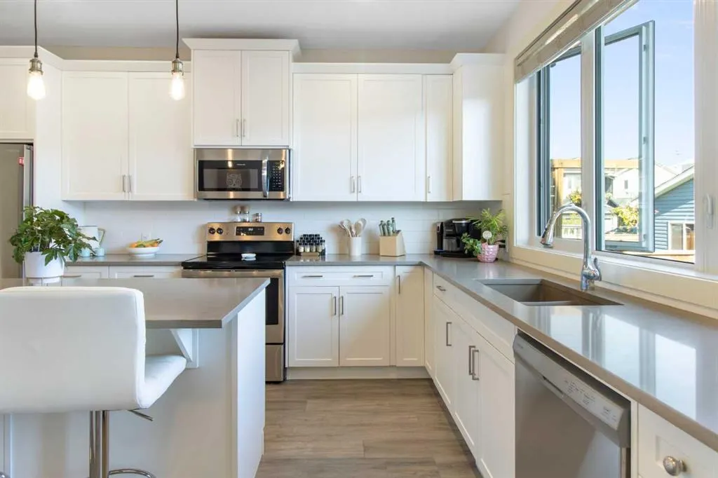 112 Fireside Crescent