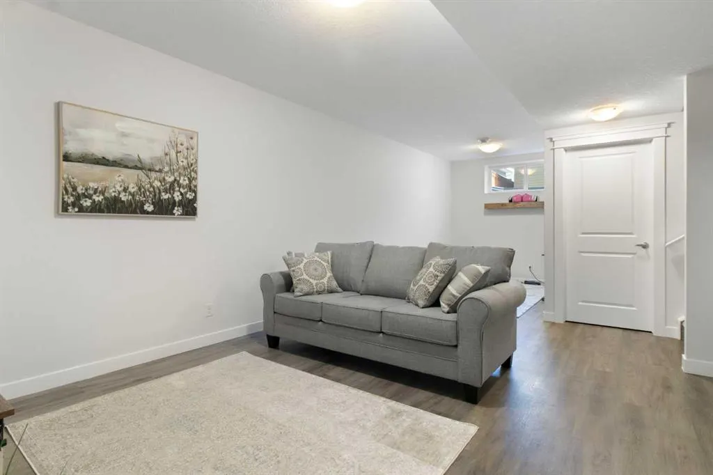 112 Fireside Crescent