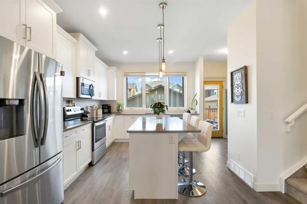 112 Fireside Crescent