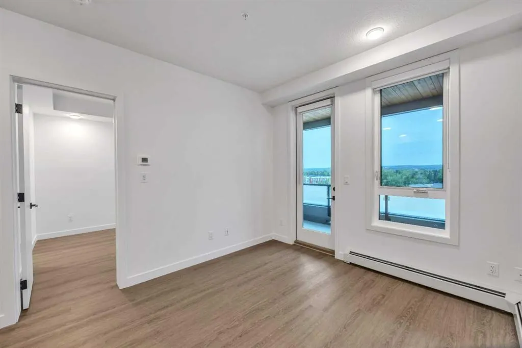 3932 University Avenue NW, #424