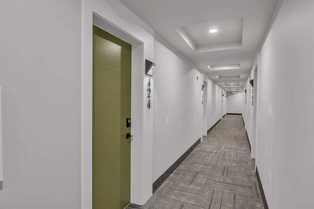 3932 University Avenue NW, #424