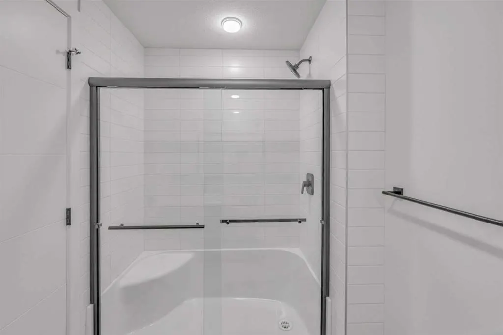 3932 University Avenue NW, #424