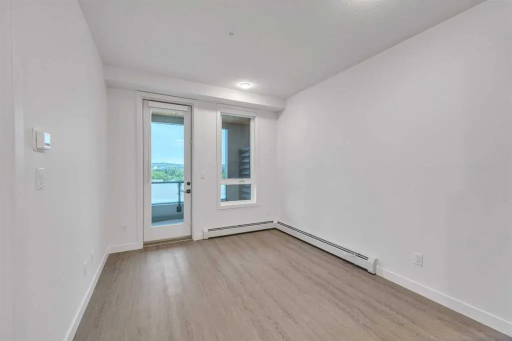 3932 University Avenue NW, #424