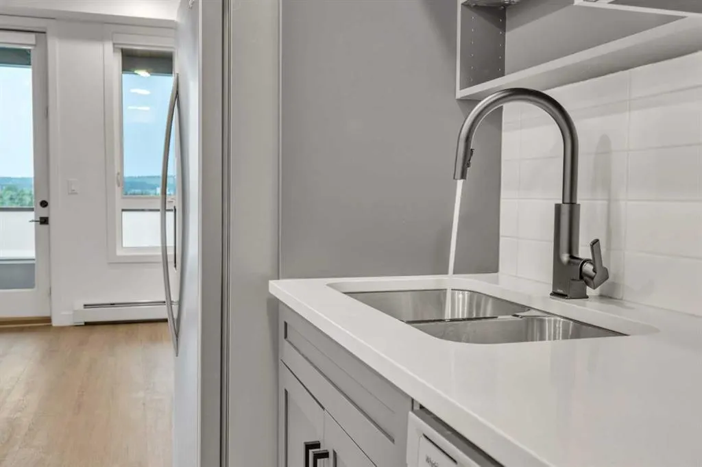 3932 University Avenue NW, #424