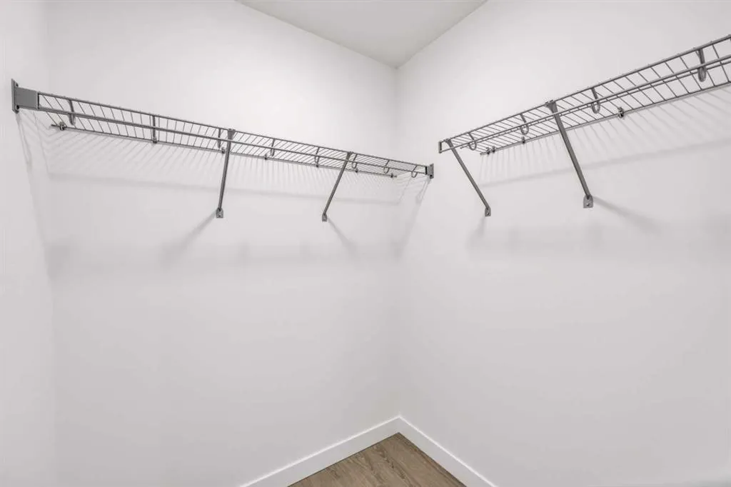 3932 University Avenue NW, #424