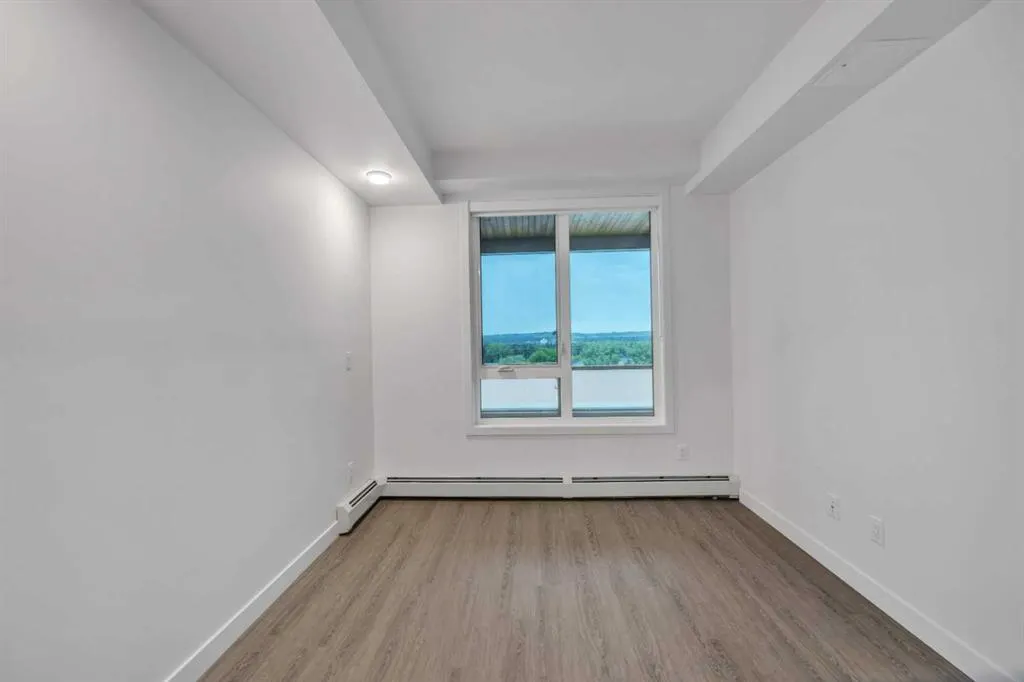 3932 University Avenue NW, #424