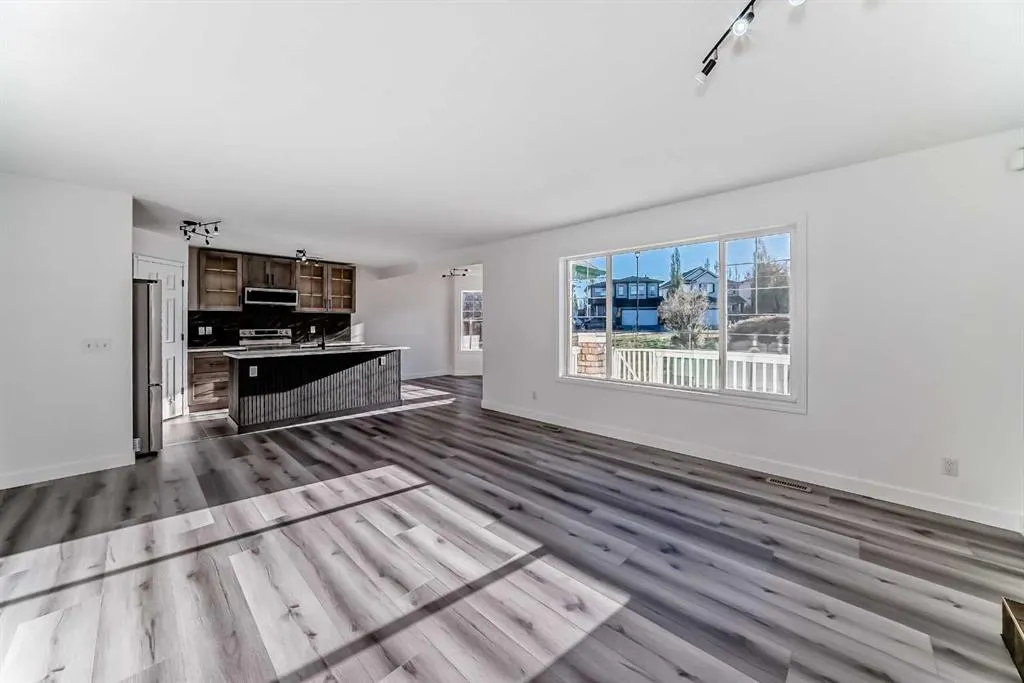 289 Canals Circle SW