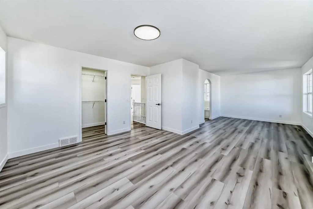 289 Canals Circle SW