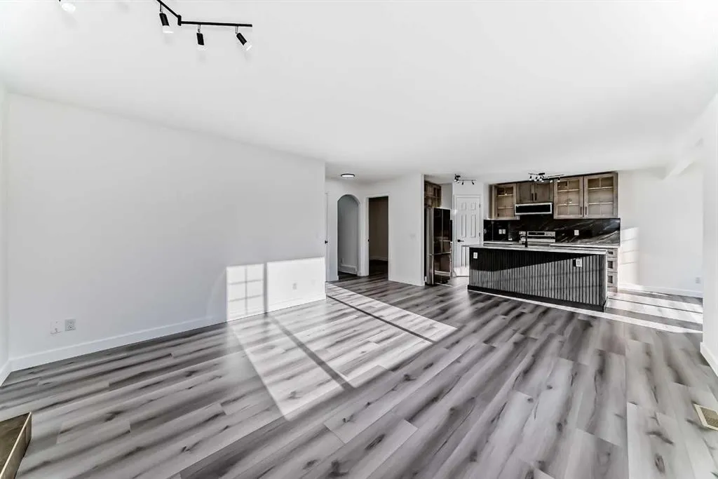 289 Canals Circle SW