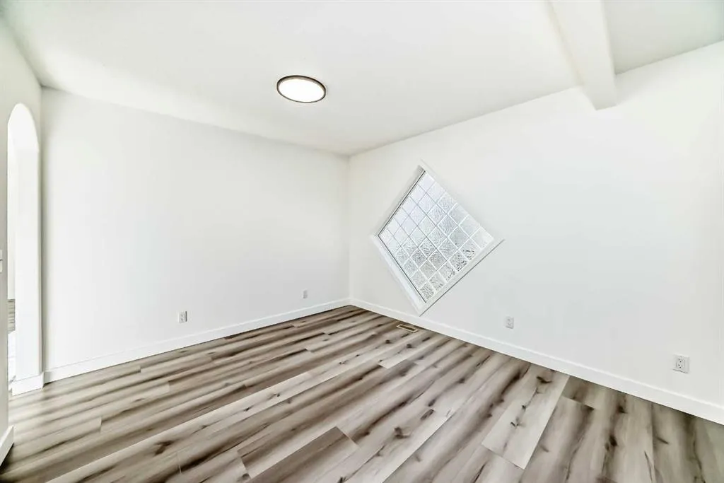 289 Canals Circle SW