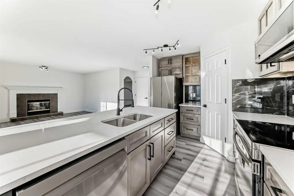 289 Canals Circle SW