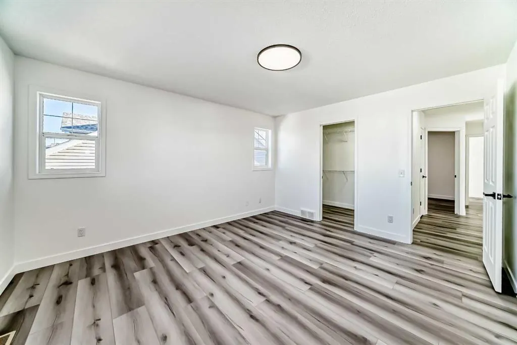 289 Canals Circle SW