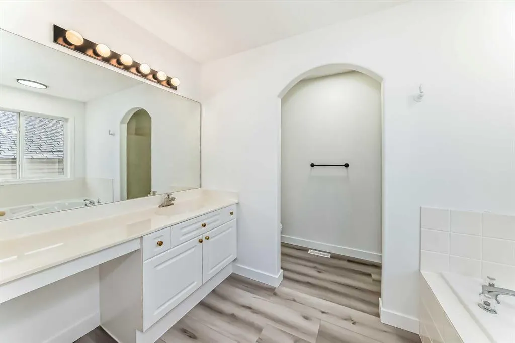 289 Canals Circle SW