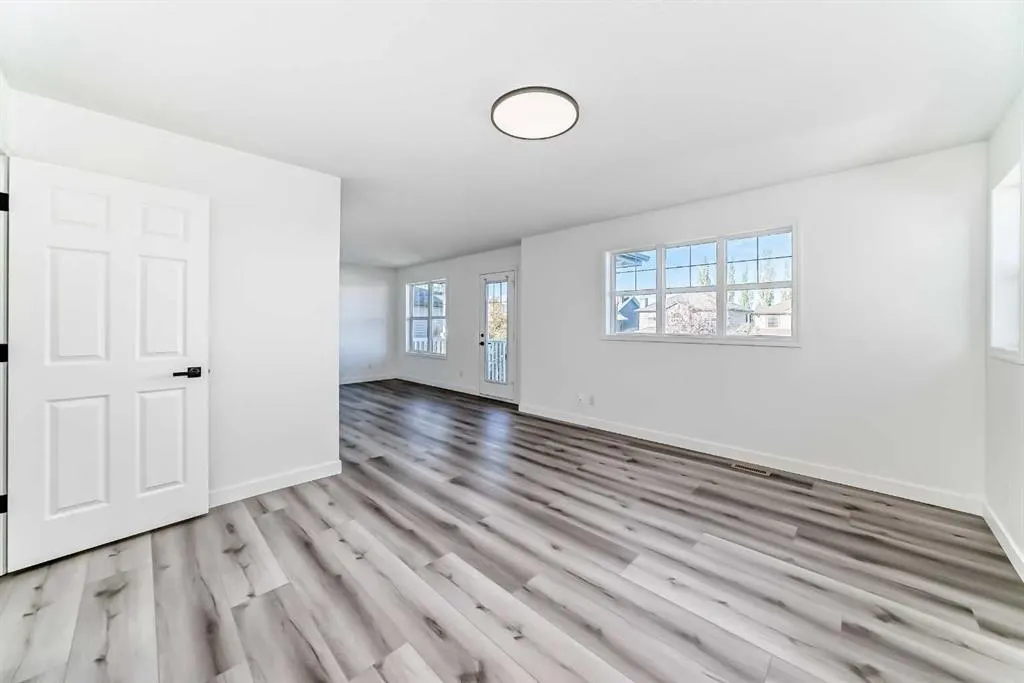 289 Canals Circle SW